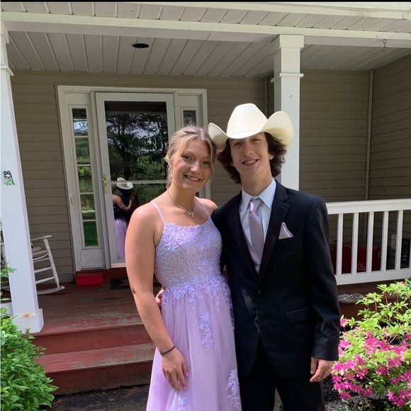 Lavender Prom Dreas - Picture 1 of 3